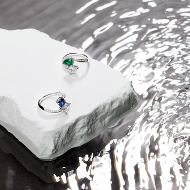 Petal Toi et Moi Pear Ring