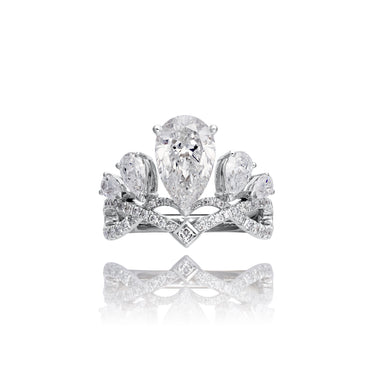 极星 · 梨形培育钻石皇冠戒指