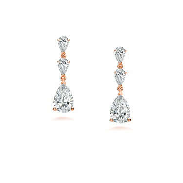 Petal Timeless · 梨形培育钻石三石耳饰