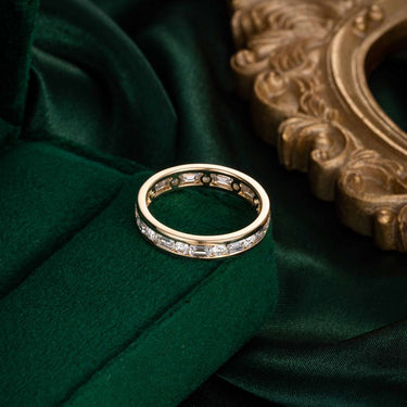 Essential Ring 6 (Emerald + Round)